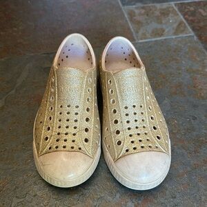 Girls size 11 Natives Jefferson - gold glitter